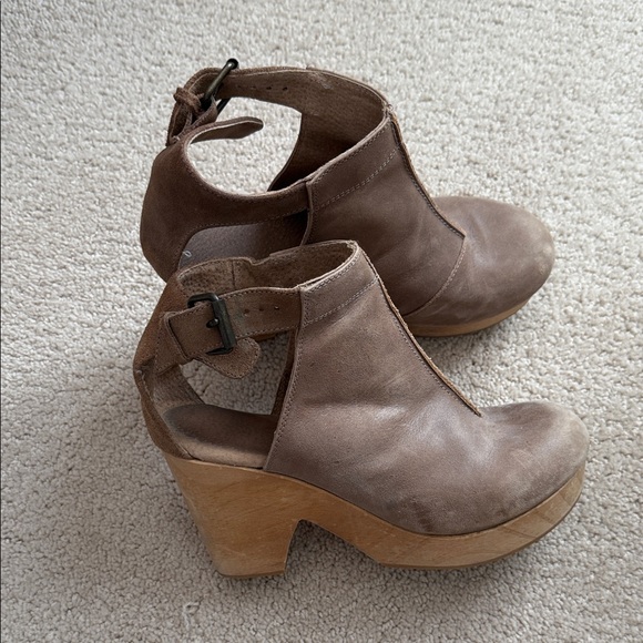 Free People Amber Orchard Clogs in Taupe - Picture 2 of 5